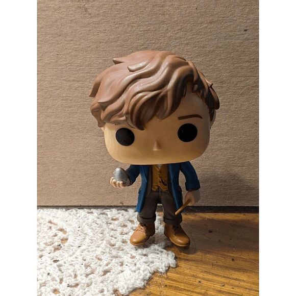 Funko Pop Fantastic Beasts Newt Scamander w/ Egg Vinyl Figure #02 Loose No Box - Picture 2 of 5